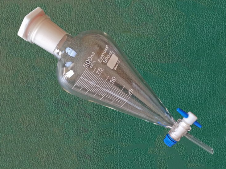 Ölabscheider / Scheidetrichter 500 ml - DURAN Boro 3.3 -graduiert - mit PTFE-Küken - zum Schließen ins Bild klicken